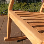 Sonoma Lane Channing 3-teiliges Teakholz Outdoor Chat Set – Wetterfeste Kleinmöbel mit 2 Schaukelstühlen und Beistelltisch