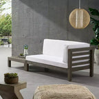 2er-Pack Oana Outdoor Akazienholz Chaiselongue rechts & Couchtisch mit Kissen Grau/Weiß – Christopher Knight Home: Übergangs-Patio-Lounge-Set