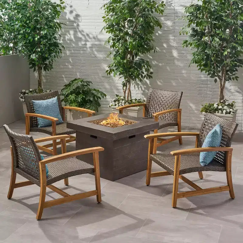GDFStudio Jennings Outdoor-Sitzgruppe aus Akazienholz und Polyrattan, 5-teilig, mit Clubsessel und Feuerstelle