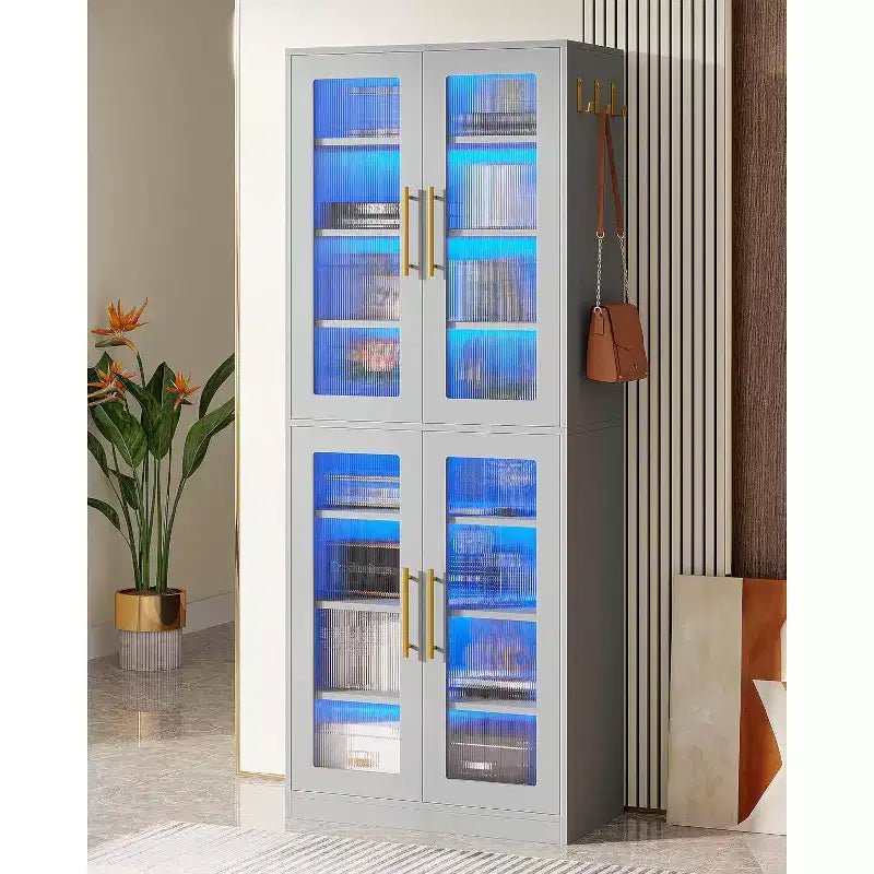 Lantine Bücherregal mit Türen und LED-Beleuchtung, 170 cm hohes Bücherregal mit 8 verstellbaren Einlegeböden und Hängehaken