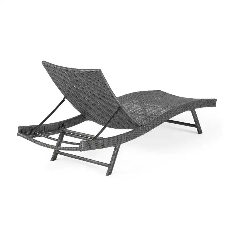Christopher Knight Home Calvin 6-teiliges Loungeset für den Außenbereich aus Rattan und Eisen mit verstellbaren Chaiselongues und Klapptischen
