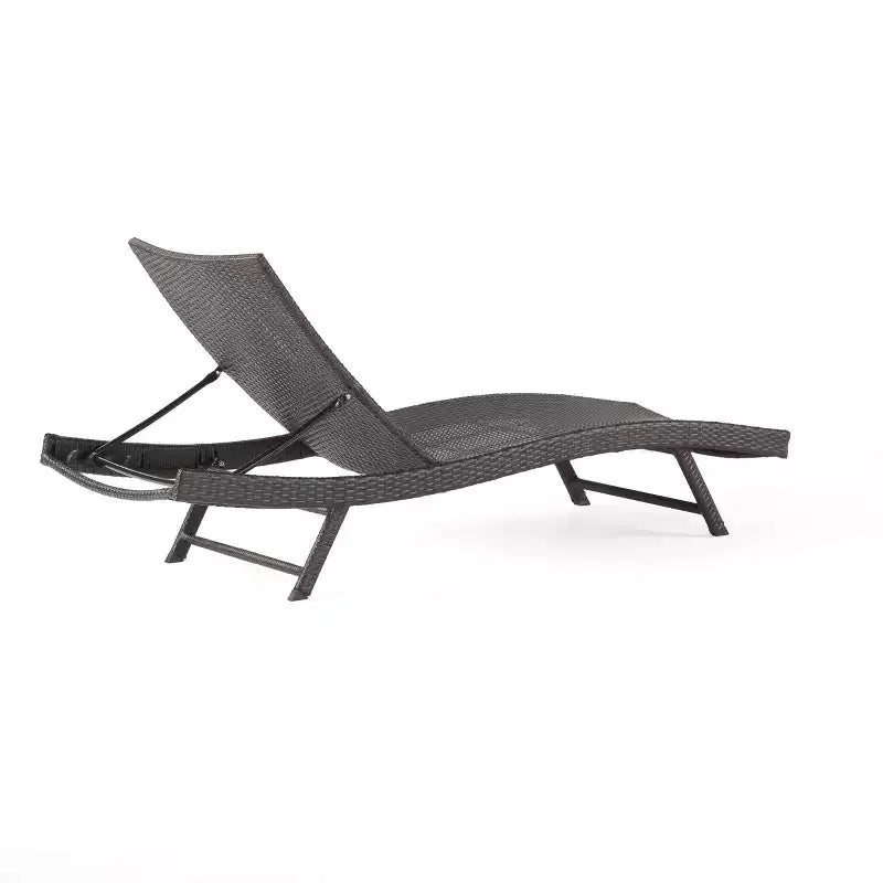 Christopher Knight Home Calvin 6-teiliges Loungeset für den Außenbereich aus Rattan und Eisen mit verstellbaren Chaiselongues und Klapptischen