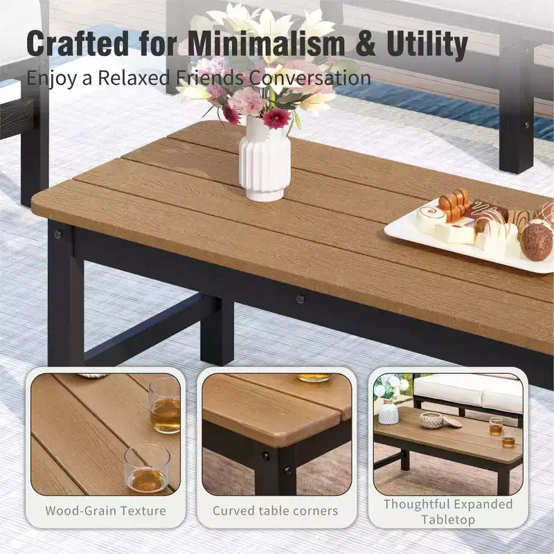 Allwetter-Gartenmöbel-Set aus HDPE für den Außenbereich mit beigen Kissen und Couchtisch