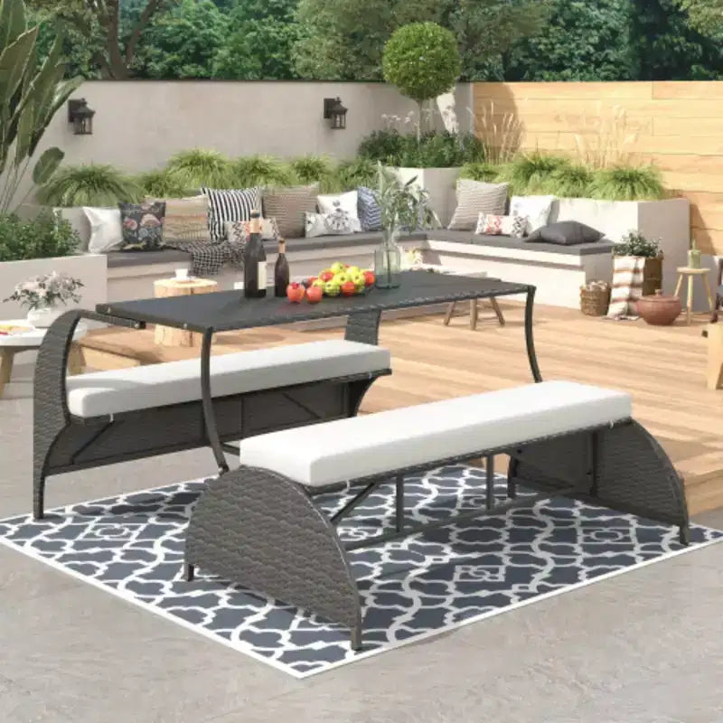 Vielseitiges Outdoor-Liegesofa, das sich in vier Sitze und einen Tisch umwandeln lässt, geeignet für Gärten und Rasenflächen