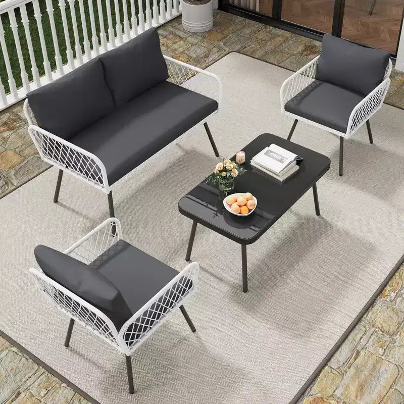 4-teiliges Loungeset mit Eisenrahmen und Korbmöbeln – 2 Einzelsessel, 1 Zweisitzer-Sofa, 1 Couchtisch, Rautenmuster, moderne Terrassenmöbel