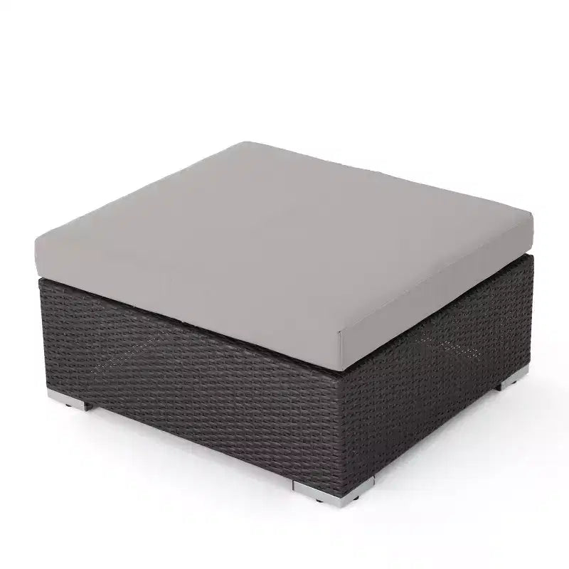 GDFStudio Avianna Outdoor 5-Sitzer Sofa und Gesprächs-Set aus Korbgeflecht mit Ottomanen