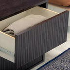 Teamson Home Tremolo Moderner Boho-Nachttisch mit 2 Schubladen, Massivholz und modernen geriffelten Fronten