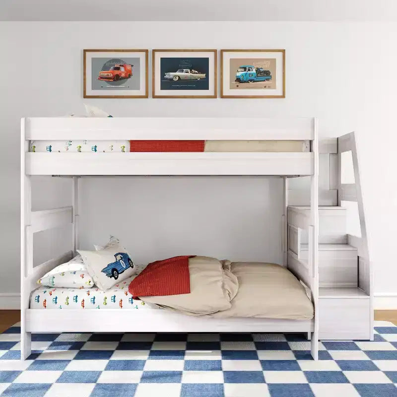 Modernes Bauernhaus Etagenbett Queen über Queen mit Treppe