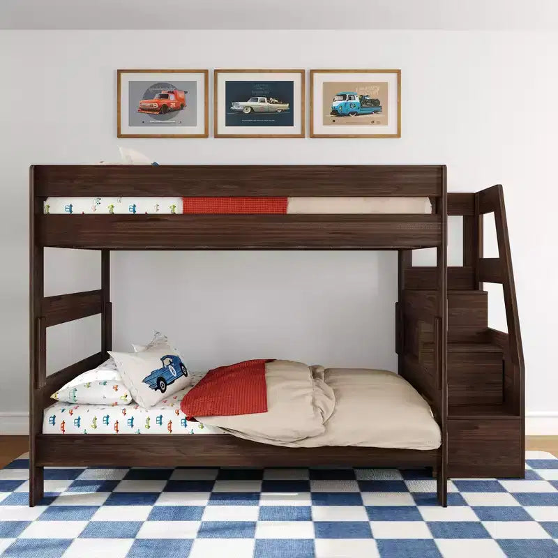 Modernes Bauernhaus Etagenbett Queen über Queen mit Treppe
