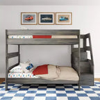 Modernes Bauernhaus Etagenbett Queen über Queen mit Treppe