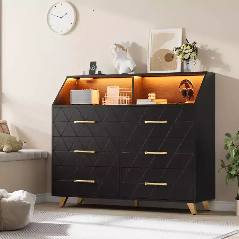 Schwarze Kommode mit LED-Lichtleiste, moderne Kommode mit 6 Schubladen, Ladestation, offenes Regal, großer Holzschrank für Schlafzimmer, Wohnzimmer