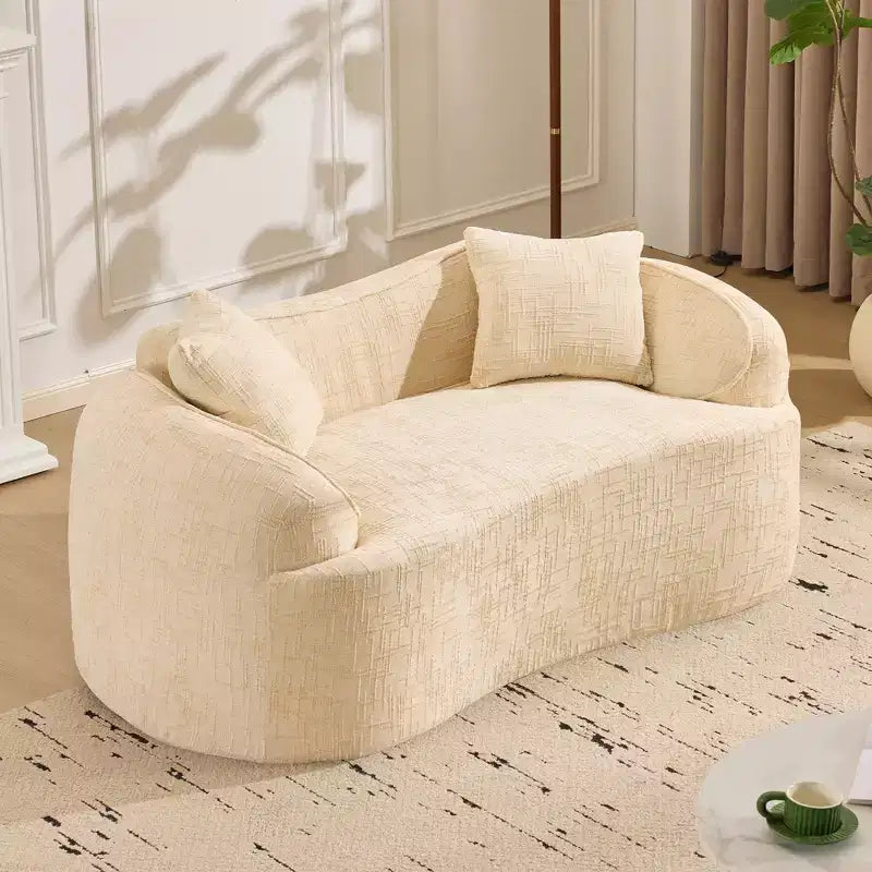 Beiges geschwungenes 2-Sitzer Sofa mit Armlehnen & 2 Kissen – Klein, perfekt für jeden Raum