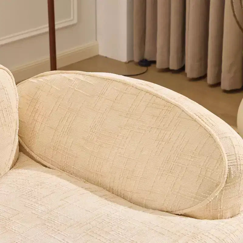 Beiges geschwungenes 2-Sitzer Sofa mit Armlehnen & 2 Kissen – Klein, perfekt für jeden Raum
