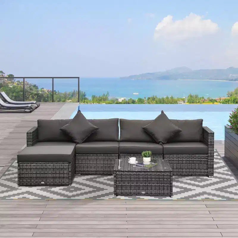 6-teiliges Terrassenmöbel-Set, Outdoor-Sitzgruppe aus Polyrattan, Allwetter-Sofa-Set mit Ottoman, Kissen und Tisch aus gehärtetem Glas