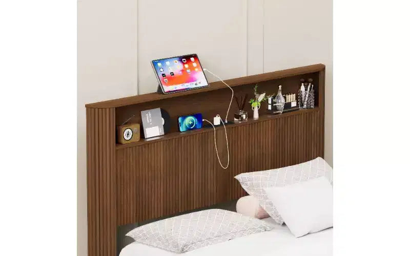 TUYOHW Plattform-Bettrahmen mit wellenförmigem Paneel, robustes Metall- und Holz-Queensize-Bett mit Stauraum-Kopfteil, integrierter Ladestation, geräuschdämpfend