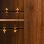 JVNOXK 59 Zoll Mid-Century Modern Multifunktionales Sideboard Geometrisch Geschnitzter Aufbewahrungsschrank mit Metallbeinen Ideal für Esszimmer Holz