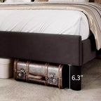 Plattformbettgestell aus Samt in voller Größe mit vertikal gestepptem, geflügeltem Kopfteil, kein Boxspring erforderlich, einfache Montage