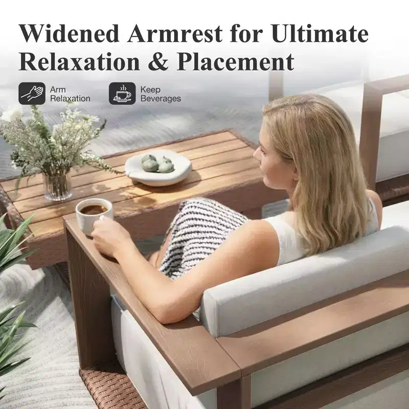 Captiva Designs Outdoor-Terrassen-Sofa-Garnitur aus Rattan und Holzmaserung mit dicken Polstern