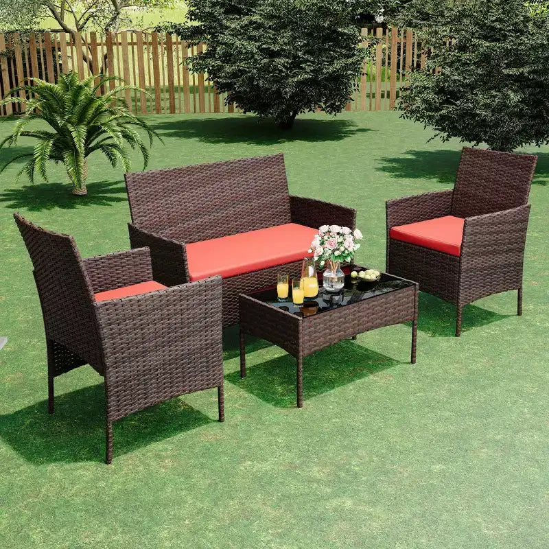 4-teiliges Terrassenmöbel-Set für den Außenbereich, Rattan-Sitzgruppe, Bistro-Gartenmöbel-Set mit 2 Stühlen, weichen Kissen, Zweisitzer-Sofa und 1 Couchtisch aus Glas