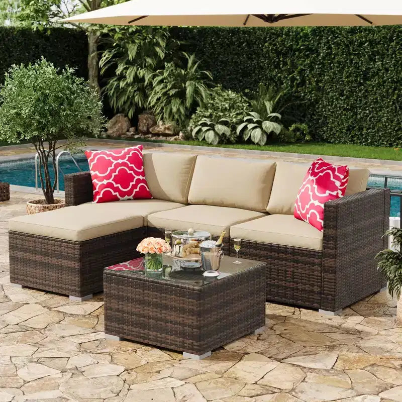 4-teiliges Terrassenmöbel-Set für den Außenbereich, Rattan-Sitzgruppe, Bistro-Gartenmöbel-Set mit 2 Stühlen, weichen Kissen, Zweisitzer-Sofa und 1 Couchtisch aus Glas