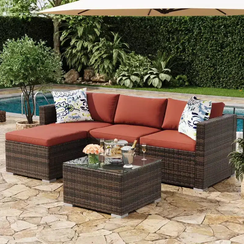 4-teiliges Terrassenmöbel-Set für den Außenbereich, Rattan-Sitzgruppe, Bistro-Gartenmöbel-Set mit 2 Stühlen, weichen Kissen, Zweisitzer-Sofa und 1 Couchtisch aus Glas