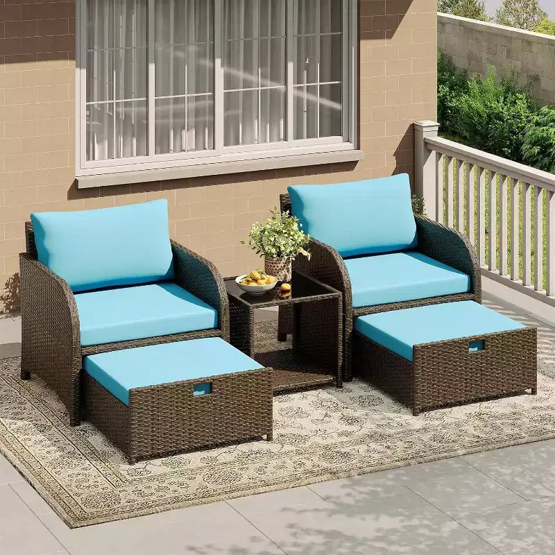 5-teiliges Outdoor-Sitzset aus PE-Rattan mit Hockern und Glasplatte für Terrasse, Garten, Balkon