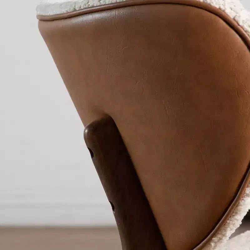 HOMES: Inside + Out River Run Mid-Century Modern Wingback Bouclé Akzentstuhl Walnuss