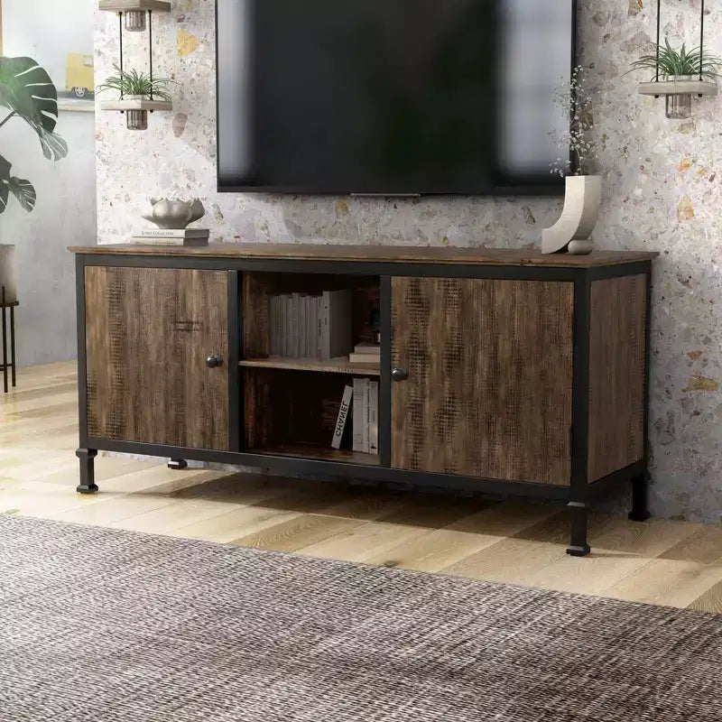 24/7 Shop At Home Kelson TV-Schrank mit mehreren Ablagen für Fernseher bis 65 Zoll: Metallbeine, Kabelführung, feste Regalböden