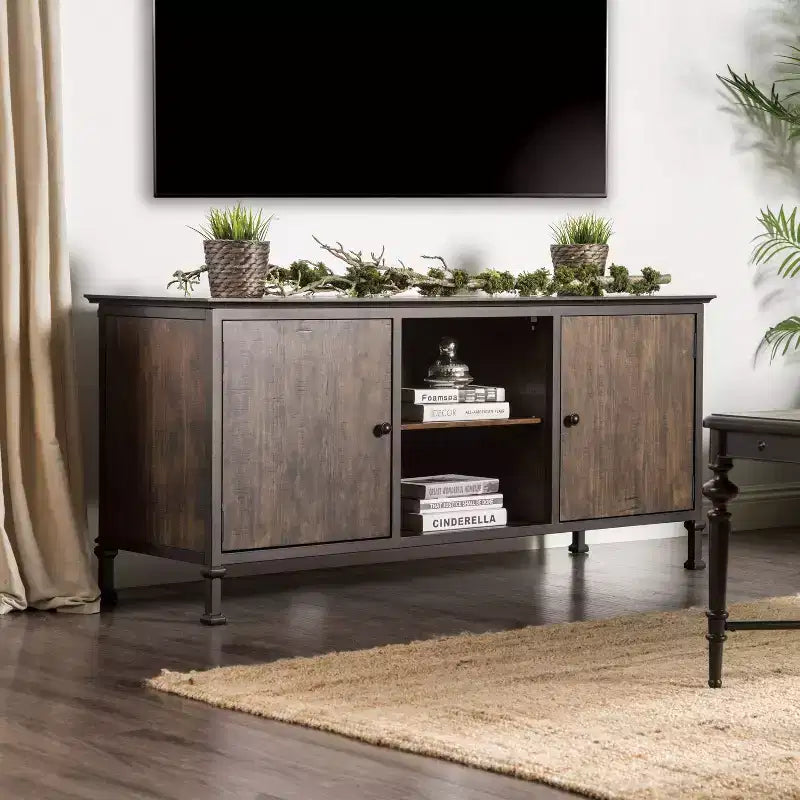 24/7 Shop At Home Kelson TV-Schrank mit mehreren Ablagen für Fernseher bis 65 Zoll: Metallbeine, Kabelführung, feste Regalböden