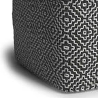 Laurene quadratischer Pouf aus gewebtem PET-Polyester Grau/Weiß – WyndenHall