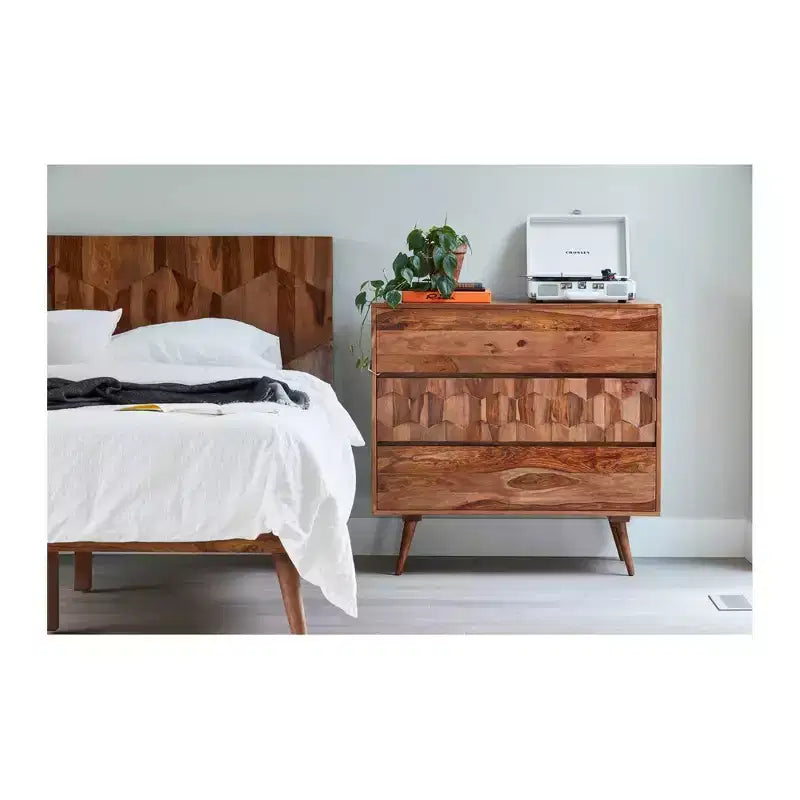 Queen Armand Bett Braun - Erlenbucht: Mid-Century-Stil, Plattformdesign, Kopfteil aus Holz, kein Boxspringbett erforderlich