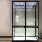 Zeitgenössische rechteckige Vitrine aus schwarzem Glas
