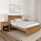 Plank+Beam Farmhouse Vollholz-Bettgestell mit Kopfteil, Massivholz-Plattformbett