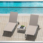 Zwei Outdoor-Loungesessel mit 1 Tisch
