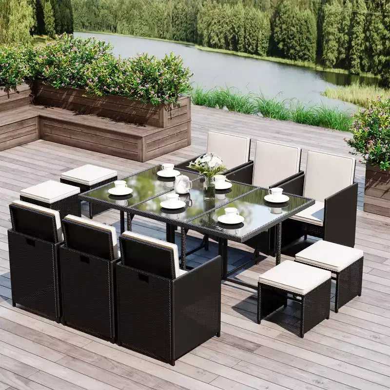 Outsunny 11-teilige Terrassen-Essgruppe Outdoor-Rattan-Gartenmöbel-Set mit platzsparenden Stühlen, Glastisch und Kissen