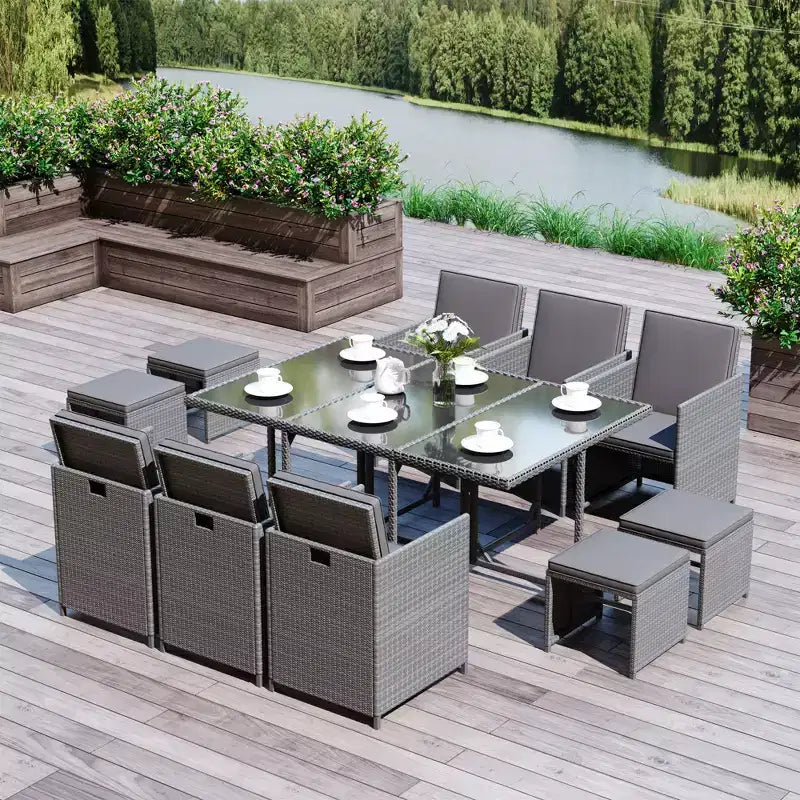Outsunny 11-teilige Terrassen-Essgruppe Outdoor-Rattan-Gartenmöbel-Set mit platzsparenden Stühlen, Glastisch und Kissen