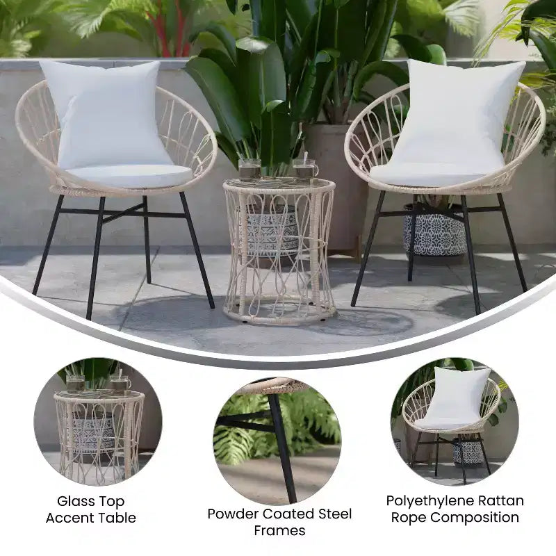 Merrick Lane 3-teiliges Terrassen-Set mit Seil-Rattan-Stühlen, passendem Beistelltisch mit Glasplatte und Kissen für den Innen- und Außenbereich