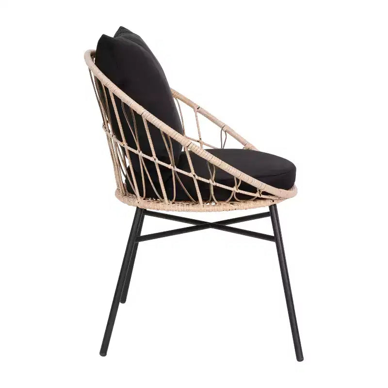 Merrick Lane 3-teiliges Terrassen-Set mit Seil-Rattan-Stühlen, passendem Beistelltisch mit Glasplatte und Kissen für den Innen- und Außenbereich