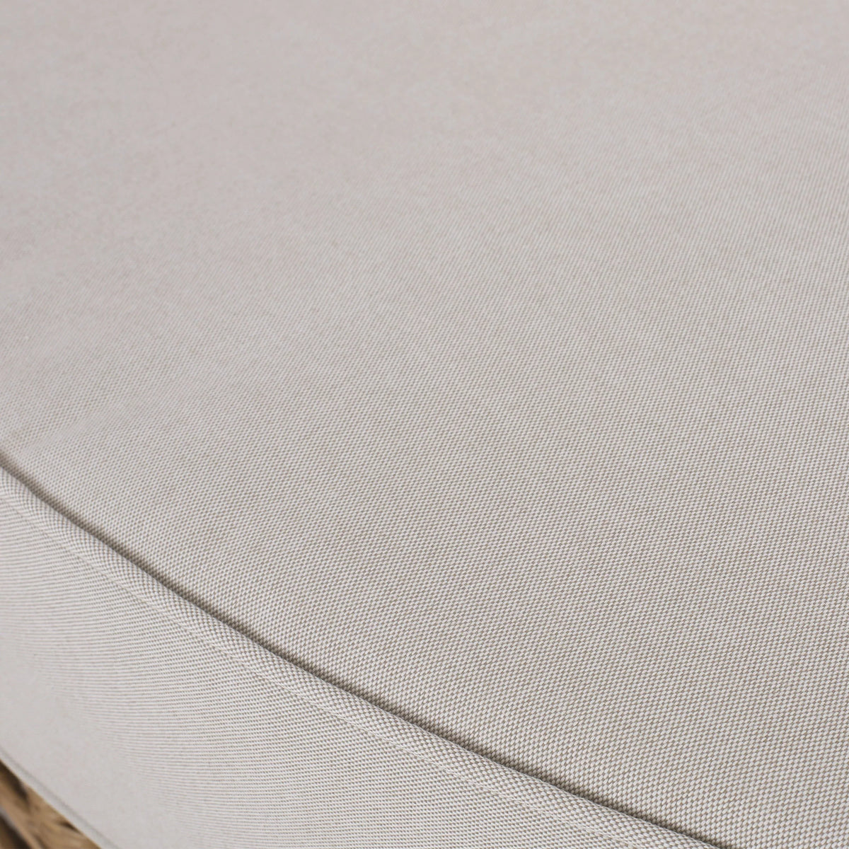 Homan Outdoor-Tagesbett aus Korbgeflecht mit Kissen, Hellbraun und Beige