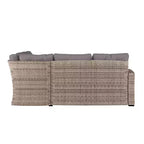 Merrick Lane Indoor/Outdoor L-förmiges Sofa-/Esstisch-Konversationsset mit Korbmöbelkonstruktion aus Rattan und wetterfesten Kissen