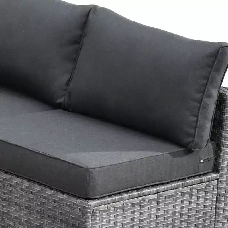 Ovios Venedig 11-teiliges Outdoor-Gartenmöbelset aus Korbgeflecht mit Metall-Feuerstelle, Drehstühlen und Kissen