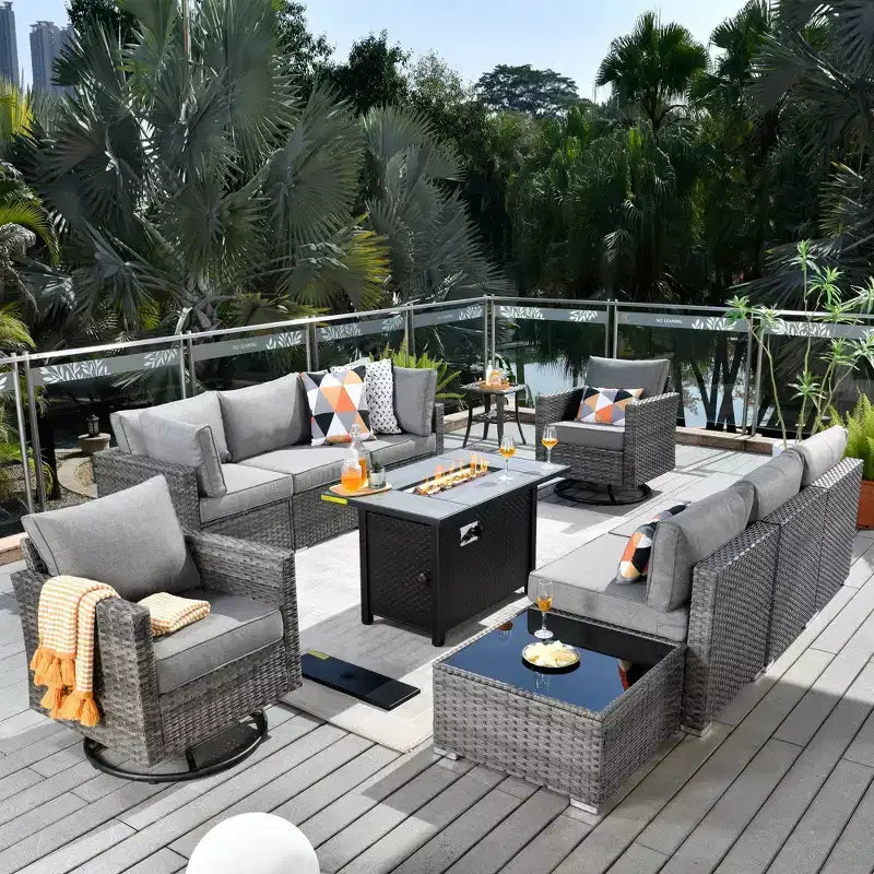 Ovios Venedig 11-teiliges Outdoor-Gartenmöbelset aus Korbgeflecht mit Metall-Feuerstelle, Drehstühlen und Kissen