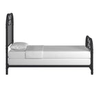 Schwarzes Metallbett