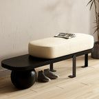 Moderne Holzsitzbank mit beigem Bezug