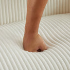 Zweisitzer-Sofa, bezogen mit Cordstoff, mit Walnussholzbeinen