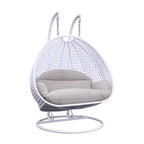 LeisureMod 2-Person Hängesessel mit Ständer – Outdoor/Indoor Rattan Korbsessel Garten-Schaukelhängematte mit Kissen