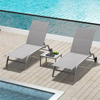 Zwei Outdoor-Loungesessel mit 1 Tisch